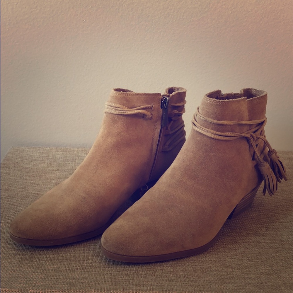Vince Camuto Ankle booties